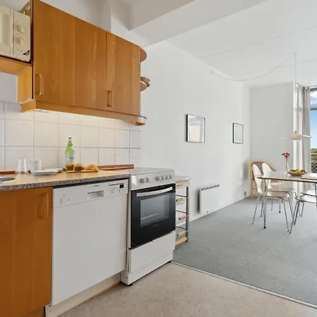 Apartment Bad, Lejl, 73