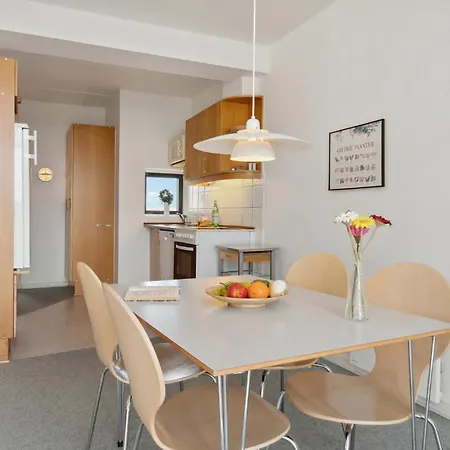 Apartment Bad, Lejl, 73 *