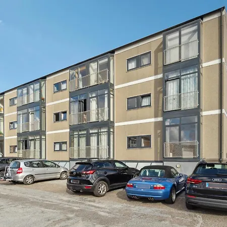 Apartment Bad, Lejl, 73
